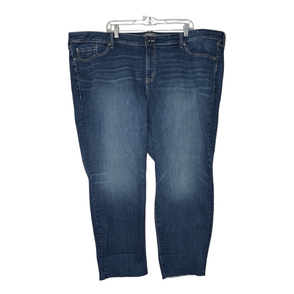 Torrid Crop Boyfriend Jeans FEEL THE FIT Size 28 Blue Vintage Stretch NWT